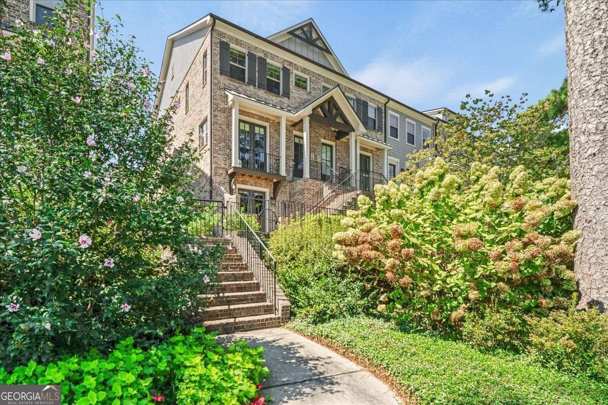 3 bedroom, 3.5 bathroom, 2,233 sq ft townhouse for sale at 3569 Parkside Way, Brookhaven, GA 30319 — photo 1 of 24
