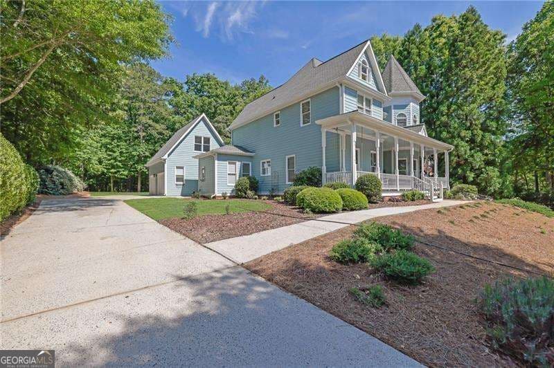 4 bedroom, 3.5 bathroom, 4,100 sq ft single family residence for sale at 360 Coach House Lane, Milton, GA 30004 — photo 2