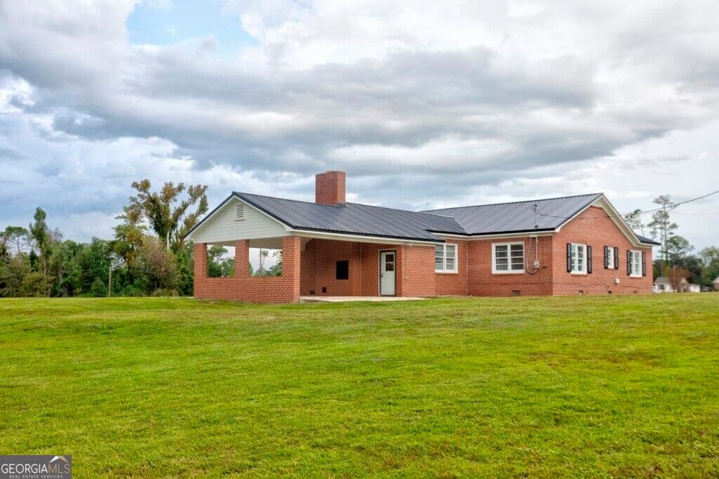3 bedroom, 2 bathroom, 2,638 sq ft single family residence for sale at 407 Westgreen Road, Douglas, GA 31533 — photo 2