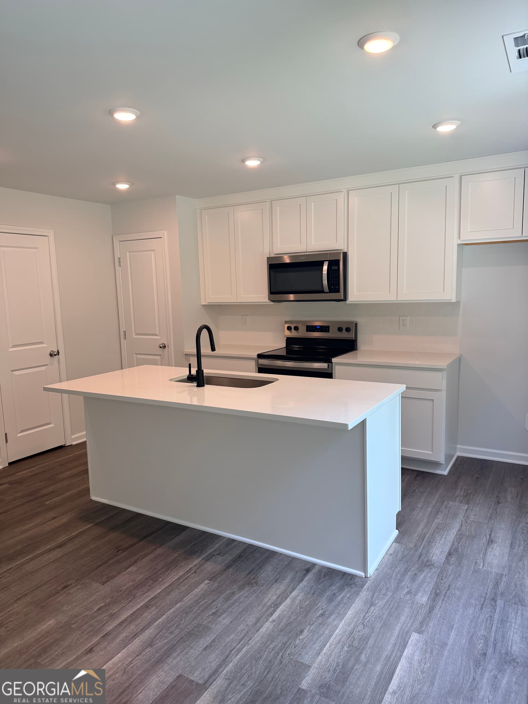 4 bedroom, 3.5 bathroom, 2,008 sq ft single family residence for sale at 1100 NW WEDGEWOOD Drive, Atlanta, GA 30318 — photo 7