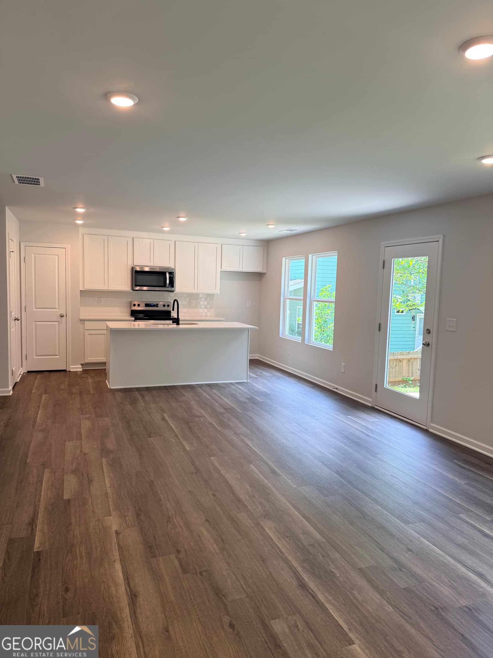 4 bedroom, 3.5 bathroom, 2,008 sq ft single family residence for sale at 1100 NW WEDGEWOOD Drive, Atlanta, GA 30318 — photo 5