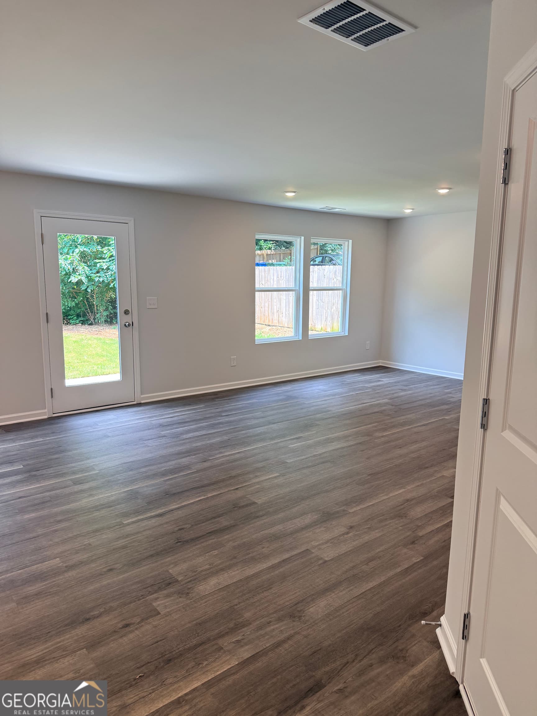 4 bedroom, 3.5 bathroom, 2,008 sq ft single family residence for sale at 1100 NW WEDGEWOOD Drive, Atlanta, GA 30318 — photo 4