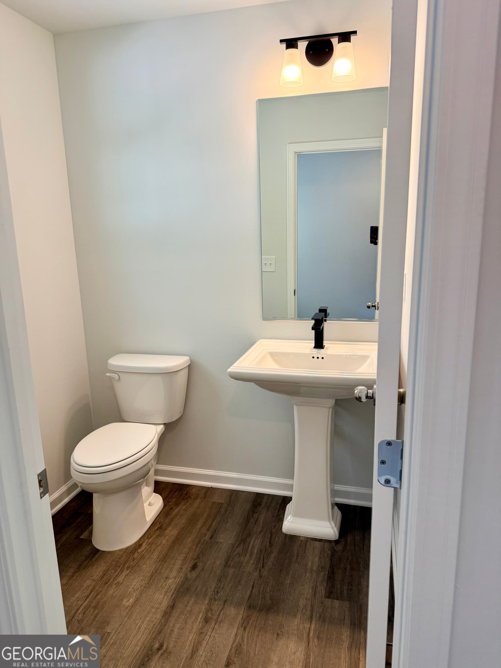 4 bedroom, 3.5 bathroom, 2,008 sq ft single family residence for sale at 1100 NW WEDGEWOOD Drive, Atlanta, GA 30318 — photo 8