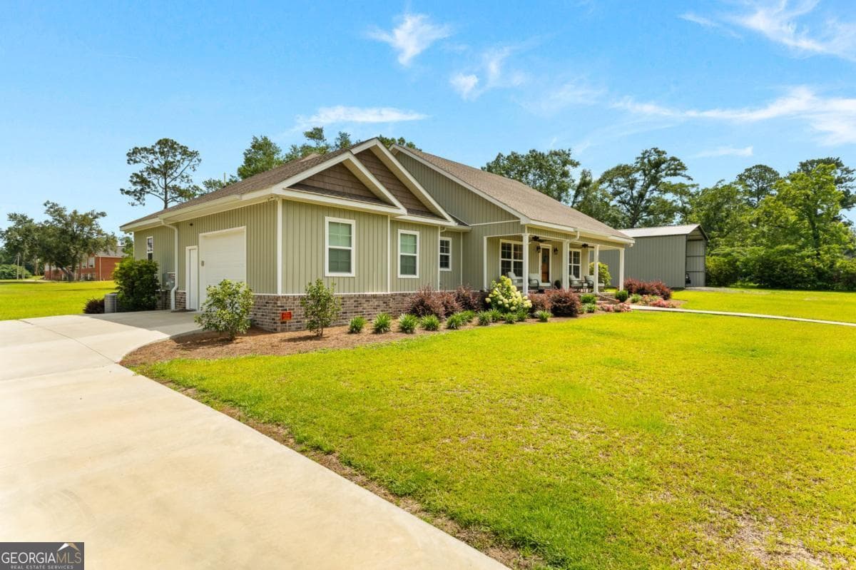 3 bedroom, 2 bathroom, 1,686 sq ft single family residence for sale at 334 W Pine Street, Metter, GA 30439 — photo 2