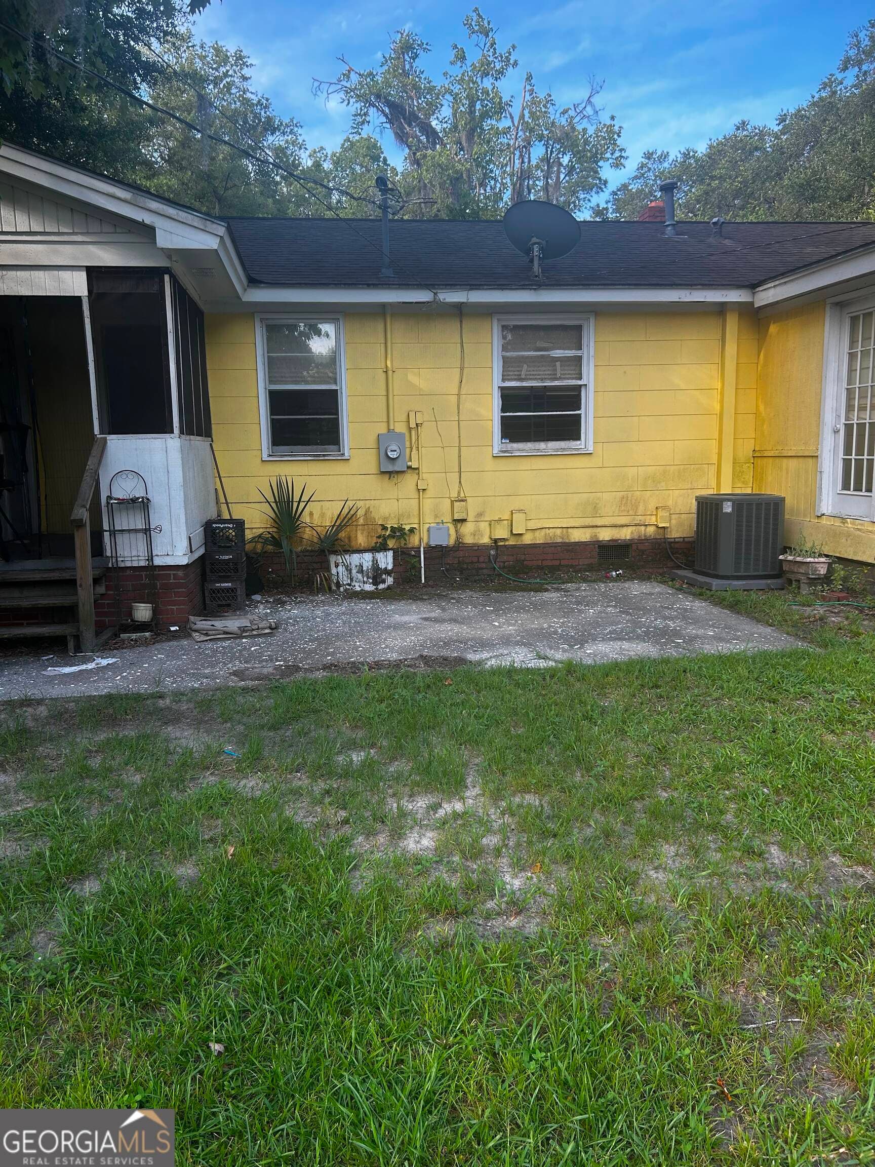 2 bedroom, 2 bathroom, 1,002 sq ft single family residence for sale at 2108 E 60th Street, Savannah, GA 31404 — photo 3