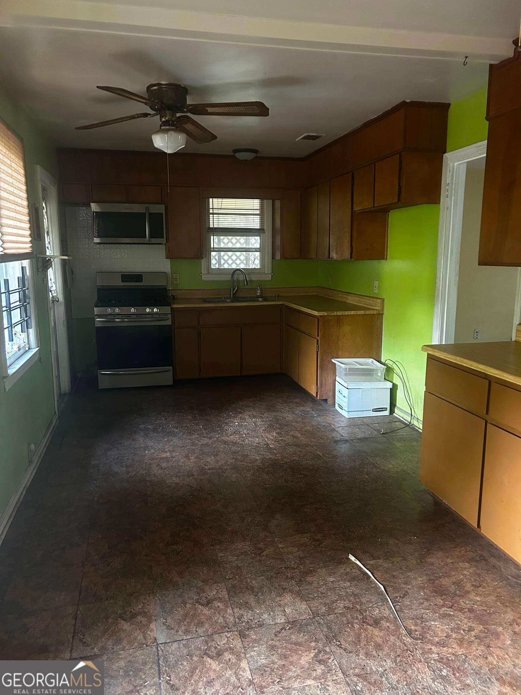2 bedroom, 2 bathroom, 1,002 sq ft single family residence for sale at 2108 E 60th Street, Savannah, GA 31404 — photo 10