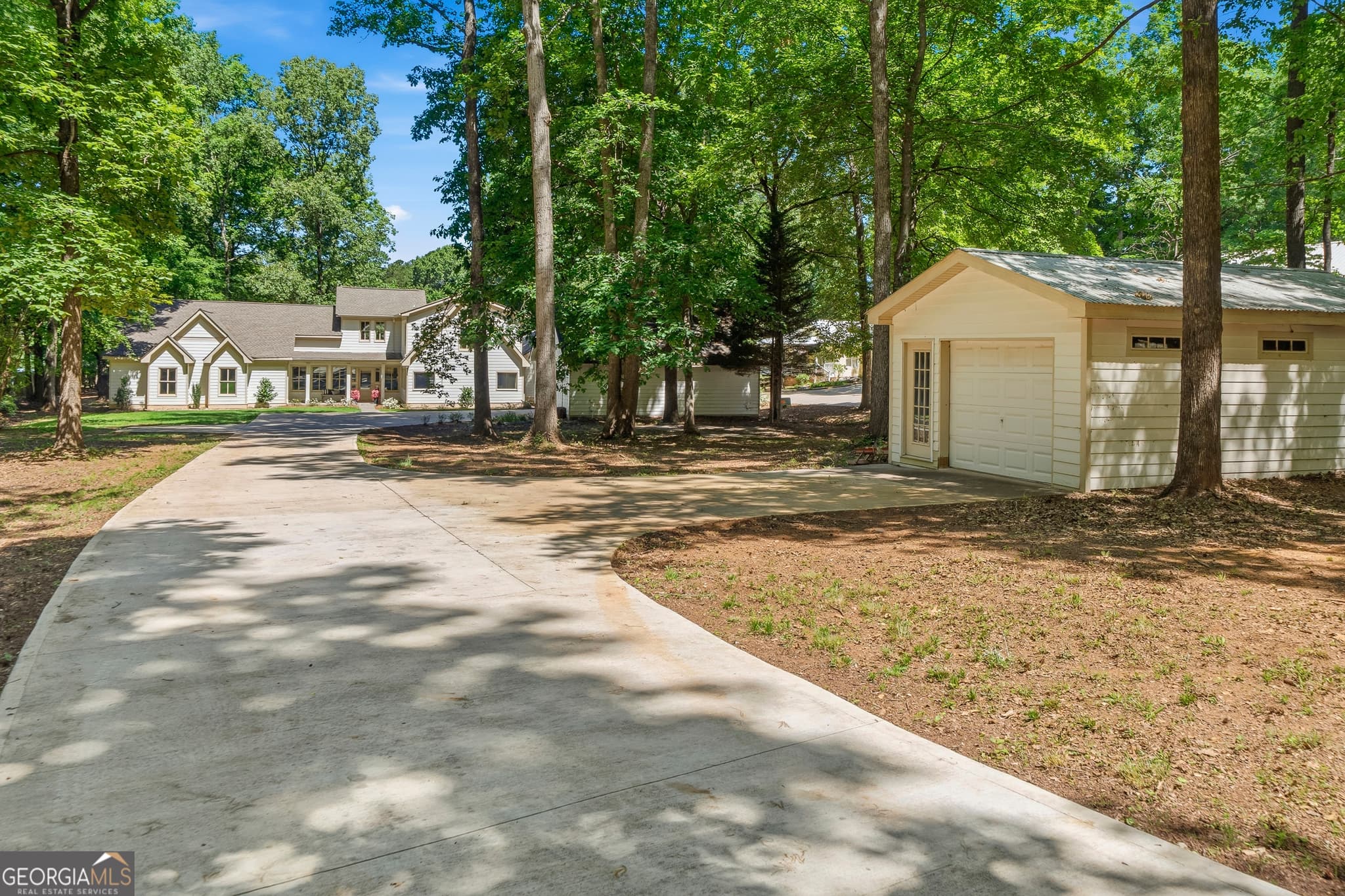 5 bedroom, 4.5 bathroom, 4,327 sq ft single family residence for sale at 136 N Hidden Lake Drive, Eatonton, GA 31024 — photo 3