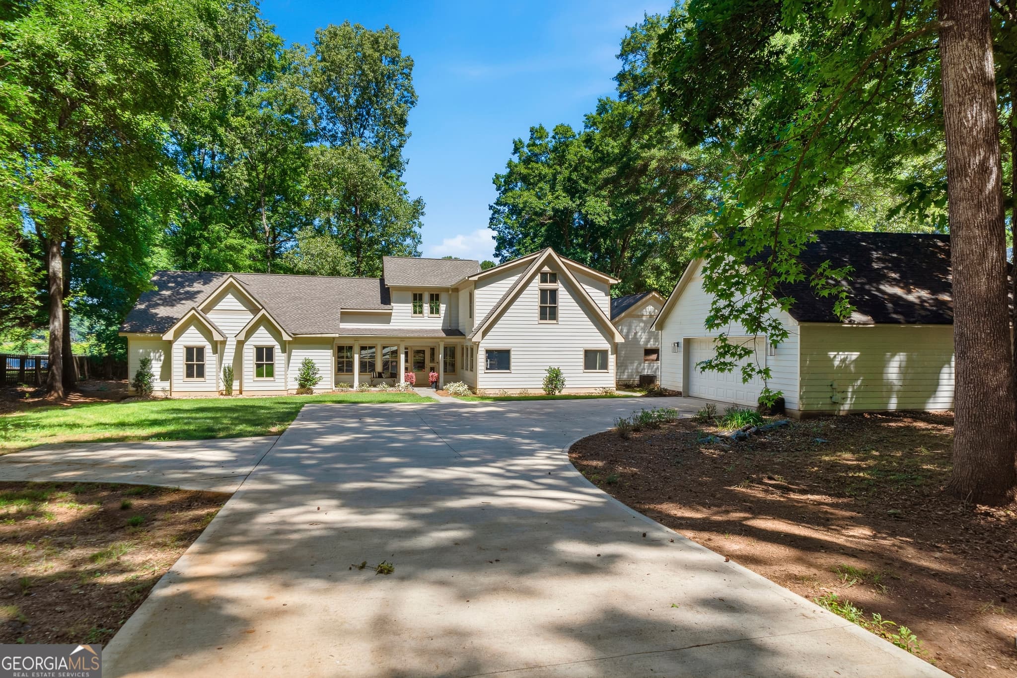 5 bedroom, 4.5 bathroom, 4,327 sq ft single family residence for sale at 136 N Hidden Lake Drive, Eatonton, GA 31024