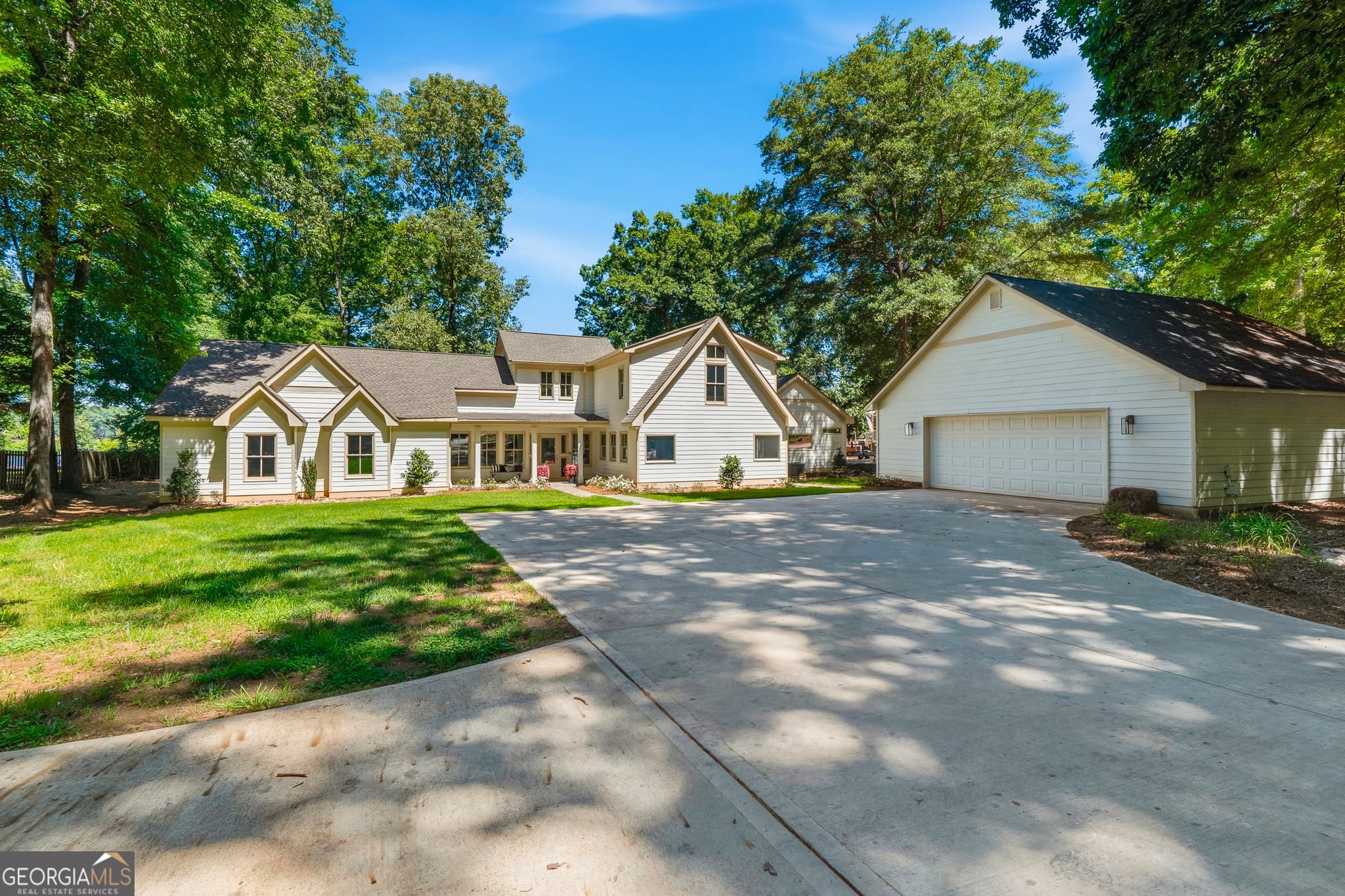 5 bedroom, 4.5 bathroom, 4,327 sq ft single family residence for sale at 136 N Hidden Lake Drive, Eatonton, GA 31024 — photo 4