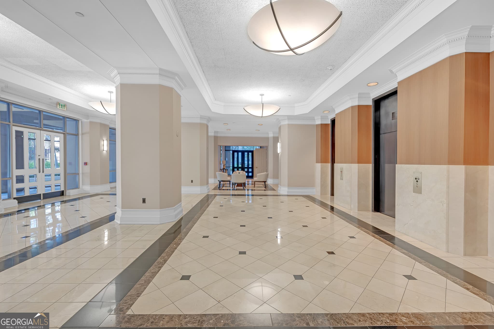 1 bedroom, 1 bathroom, 1,012 sq ft condominium for sale at 3475 Oak Valley Road 650, Atlanta, GA 30326 — photo 6