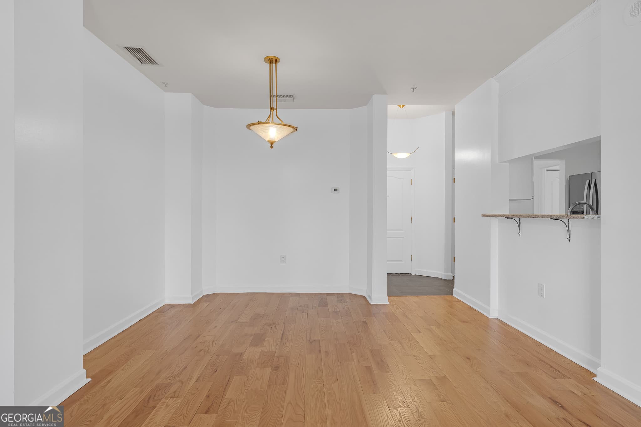 1 bedroom, 1 bathroom, 1,012 sq ft condominium for sale at 3475 Oak Valley Road 650, Atlanta, GA 30326 — photo 9