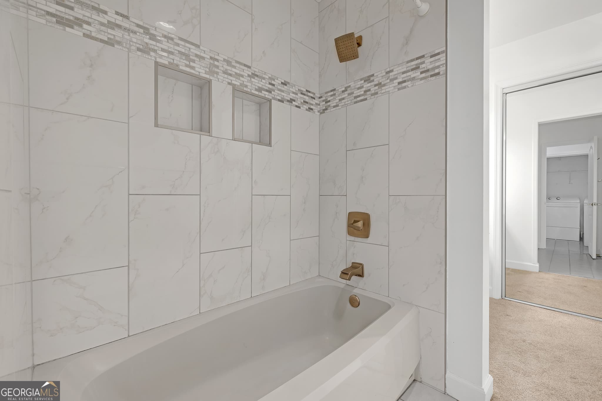 1 bedroom, 1 bathroom, 1,012 sq ft condominium for sale at 3475 Oak Valley Road 650, Atlanta, GA 30326 — photo 10