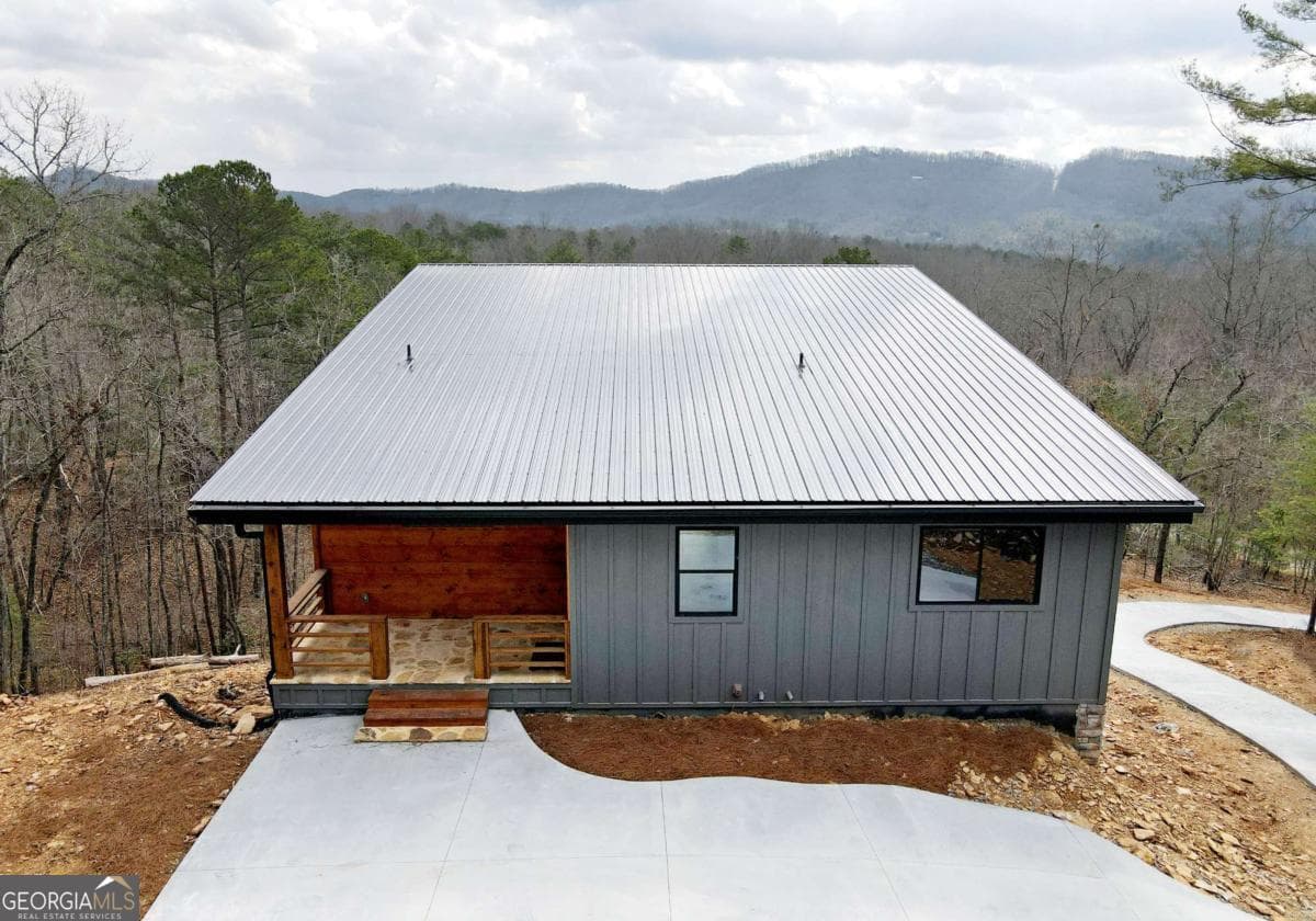 3 bedroom, 3 bathroom, 2,484 sq ft cabin,single family residence under contract at 391 Crabapple Lane, Mineral Bluff, GA 30559 — photo 2