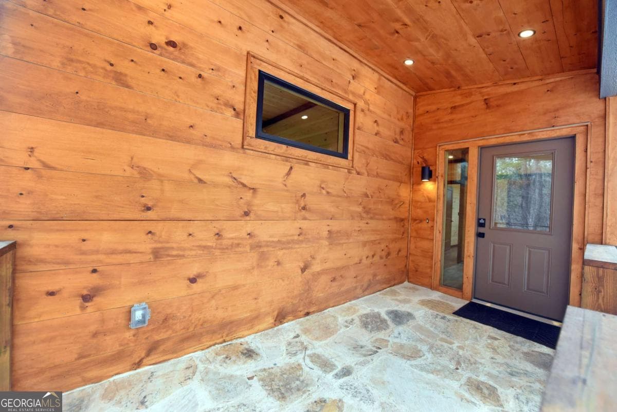 3 bedroom, 3 bathroom, 2,484 sq ft cabin,single family residence under contract at 391 Crabapple Lane, Mineral Bluff, GA 30559 — photo 7