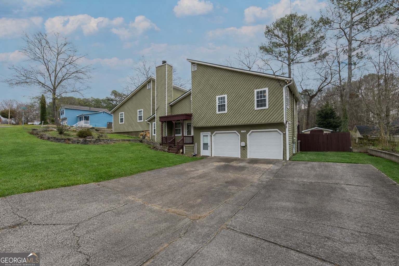 4 bedroom, 3 bathroom, 2,028 sq ft single family residence for sale at 3720 Quail Hollow Trail, Snellville, GA 30039 — photo 2