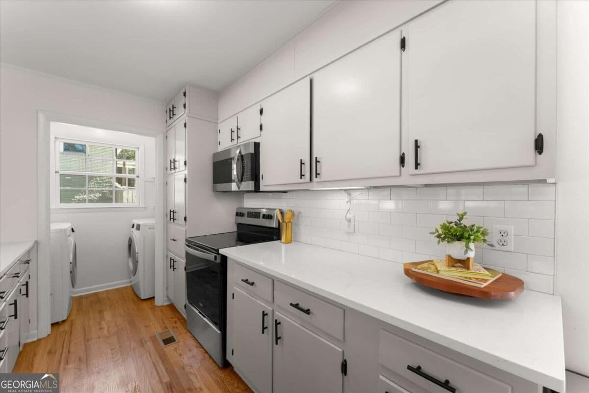3 bedroom, 2 bathroom, 2,412 sq ft single family residence for sale at 1083 Amelia Drive, Marietta, GA 30060 — photo 8