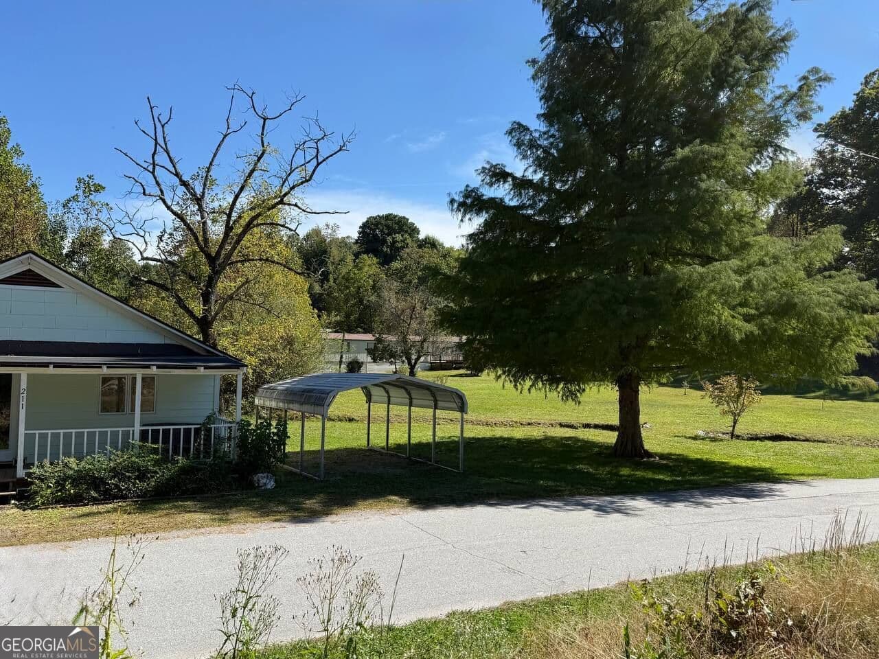 2 bedroom, 2 bathroom, 966 sq ft single family residence under contract at 211 Blair Street, Tiger, GA 30576 — photo 2