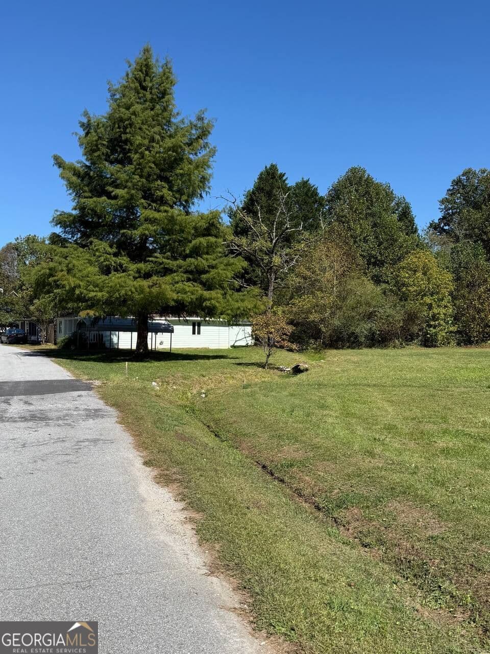 2 bedroom, 2 bathroom, 966 sq ft single family residence under contract at 211 Blair Street, Tiger, GA 30576 — photo 3