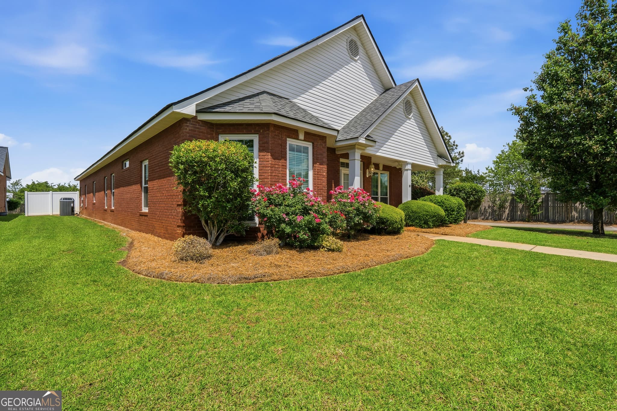 3 bedroom, 2.5 bathroom, 3,080 sq ft single family residence for sale at 100 Jamestown Court, Centerville, GA 31028 — photo 3