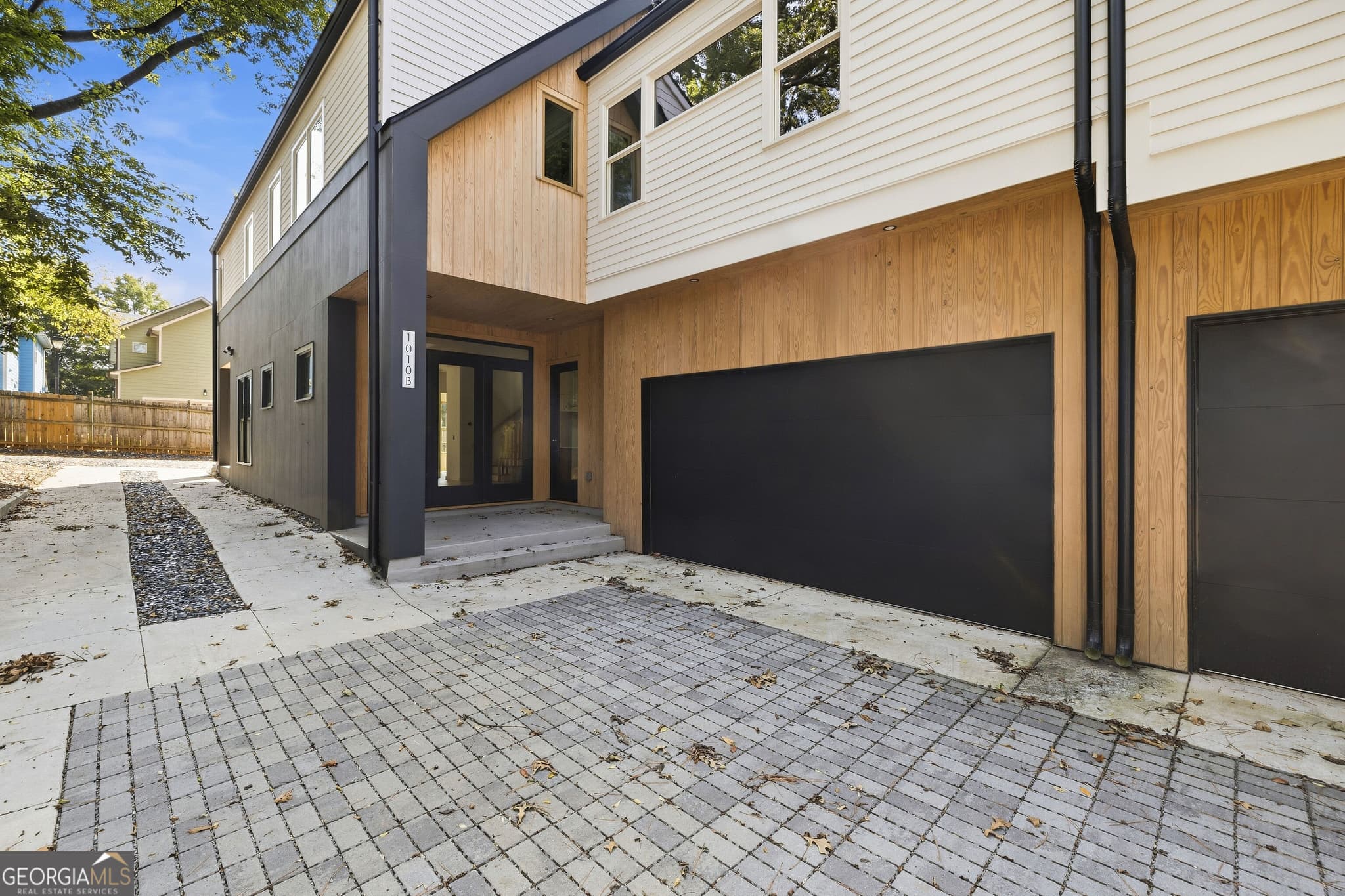 5 bedroom, 4 bathroom townhouse for sale at 1010 Boulevard B, Atlanta, GA 30312 — photo 1 of 30