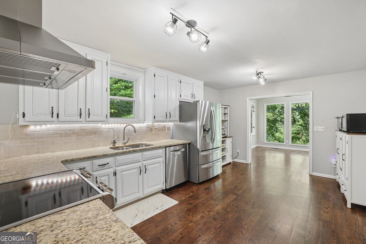 4 bedroom, 2.5 bathroom, 2,585 sq ft single family residence for sale at 3832 Whitney Place, Duluth, GA 30096 — photo 9