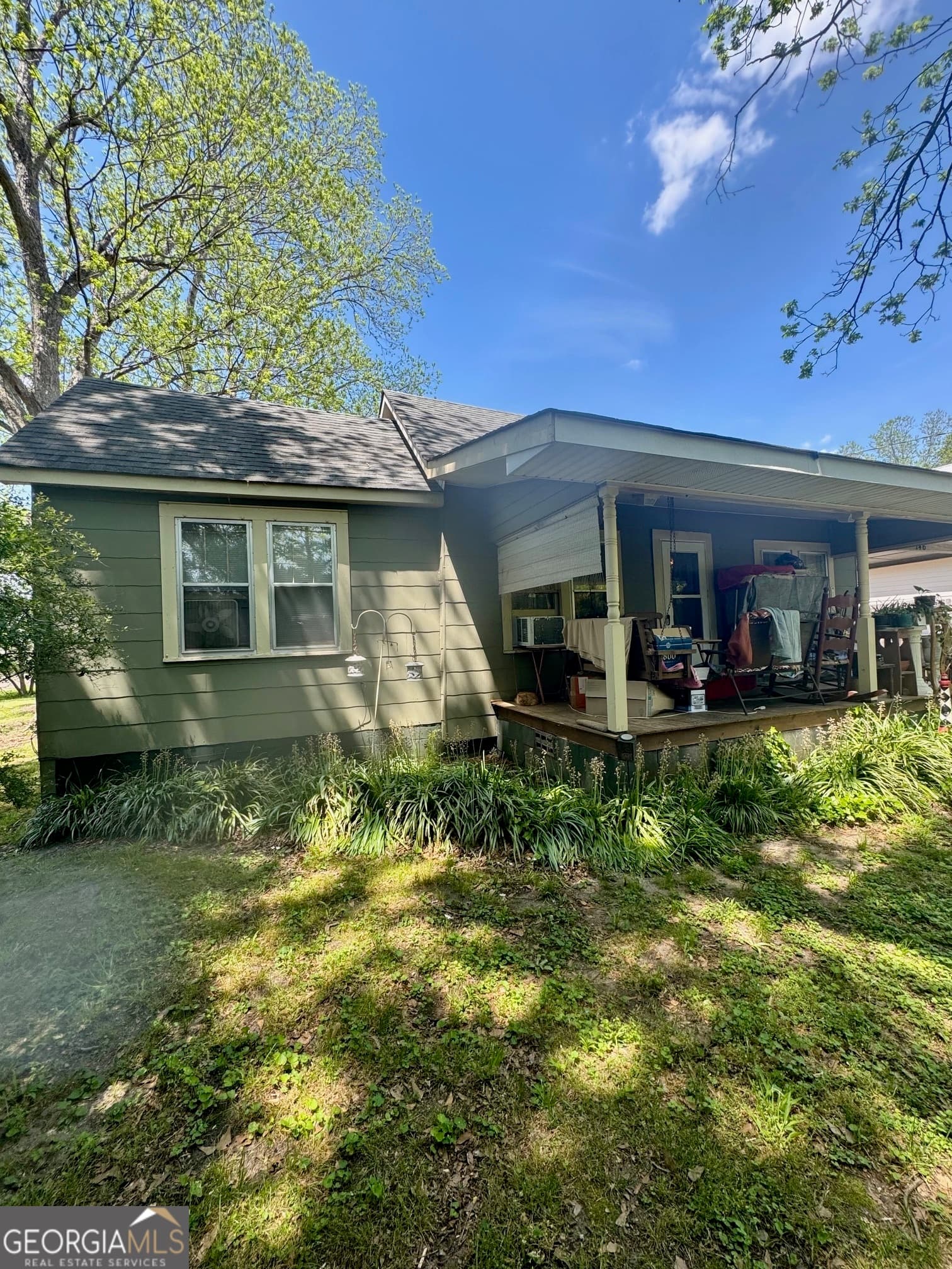 2 bedroom, 1 bathroom, 1,068 sq ft single family residence sold at 146 W Jefferson Street, Hoschton, GA 30548