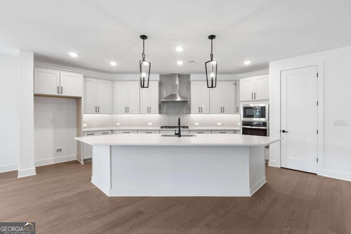 3 bedroom, 2 bathroom, 2,287 sq ft single family residence for sale at 263 Strawberry Lane, Woodstock, GA 30189 — photo 6