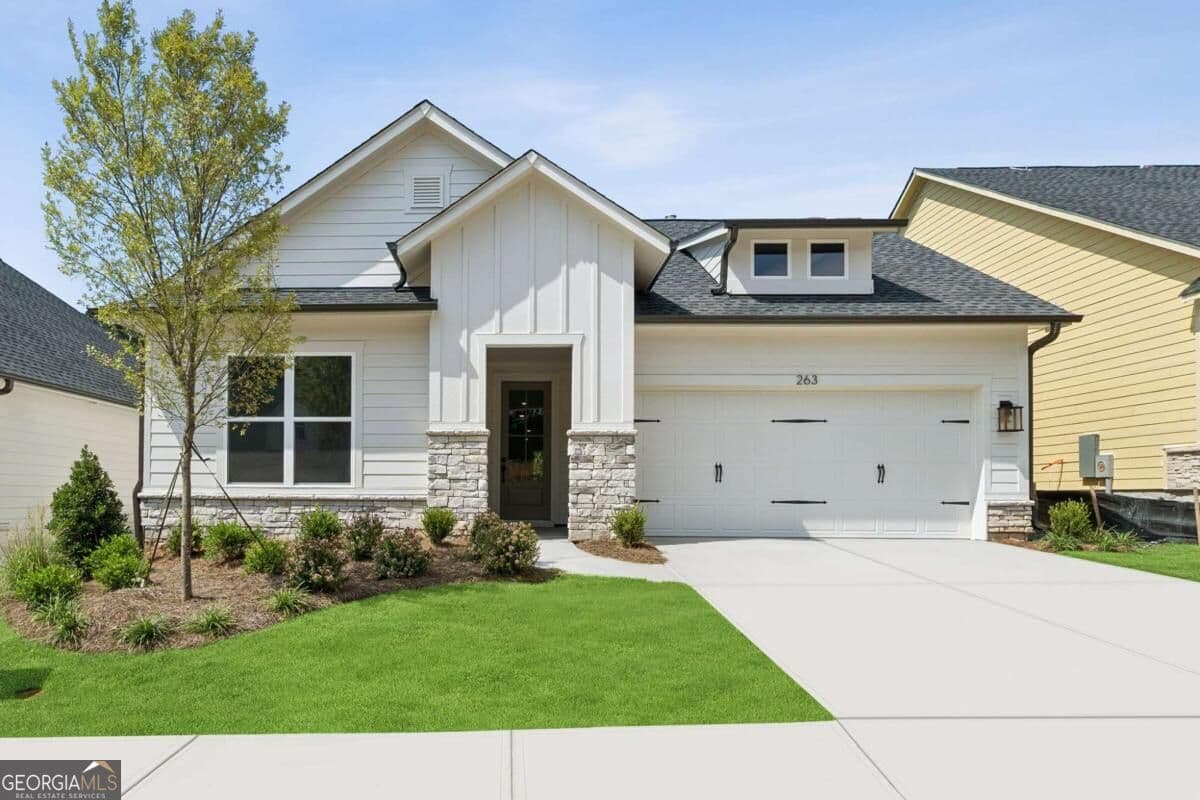 3 bedroom, 2 bathroom, 2,287 sq ft single family residence for sale at 263 Strawberry Lane, Woodstock, GA 30189 — photo 1 of 20