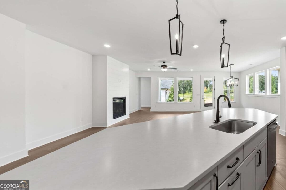 3 bedroom, 2 bathroom, 2,287 sq ft single family residence for sale at 263 Strawberry Lane, Woodstock, GA 30189 — photo 5
