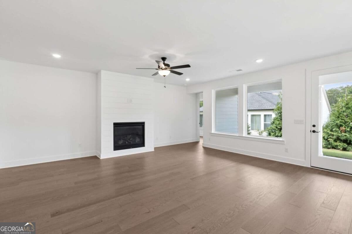 3 bedroom, 2 bathroom, 2,287 sq ft single family residence for sale at 263 Strawberry Lane, Woodstock, GA 30189 — photo 8