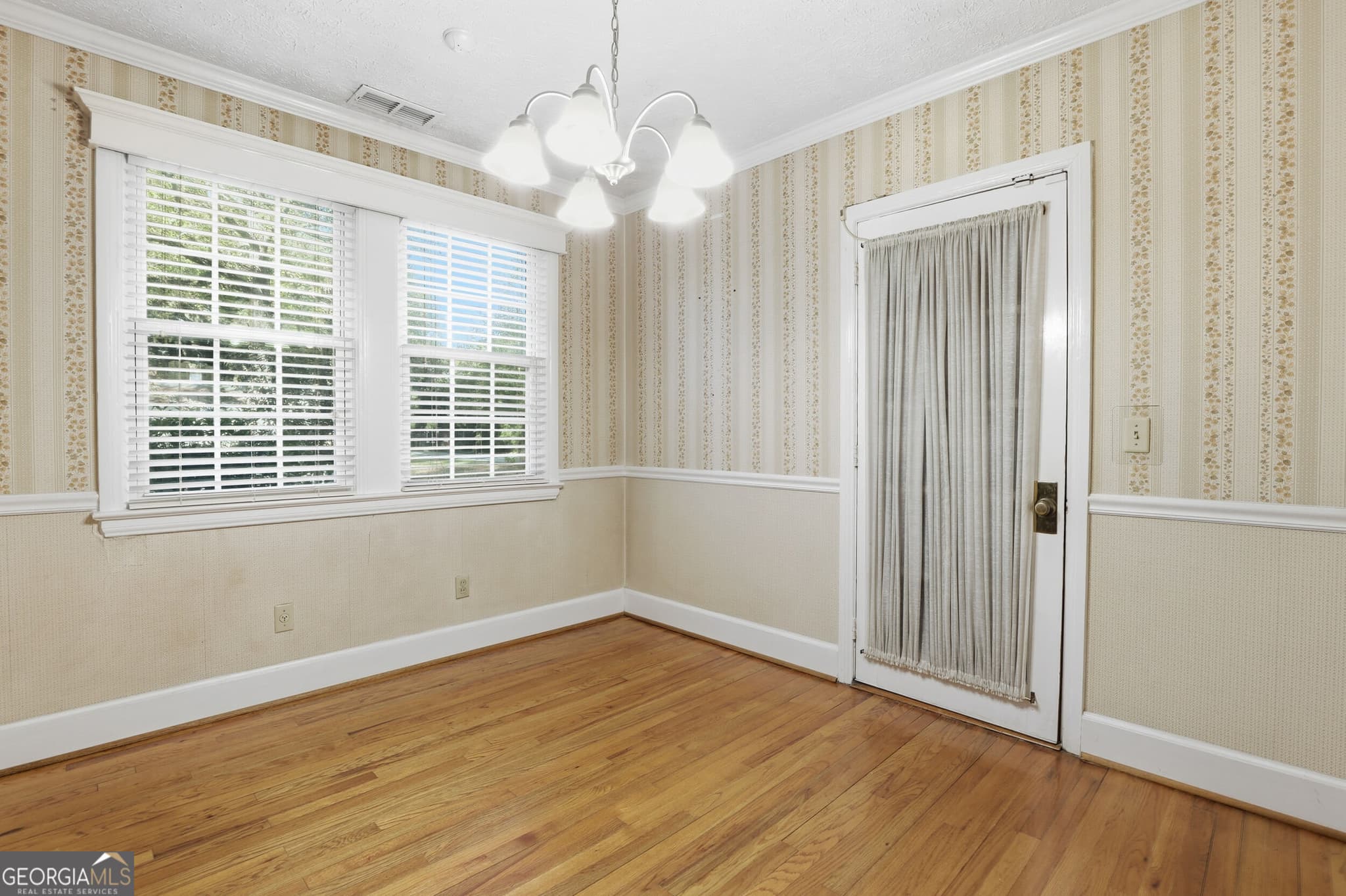 4 bedroom, 3 bathroom, 2,705 sq ft single family residence for sale at 1333 E 52nd Street, Savannah, GA 31404 — photo 7