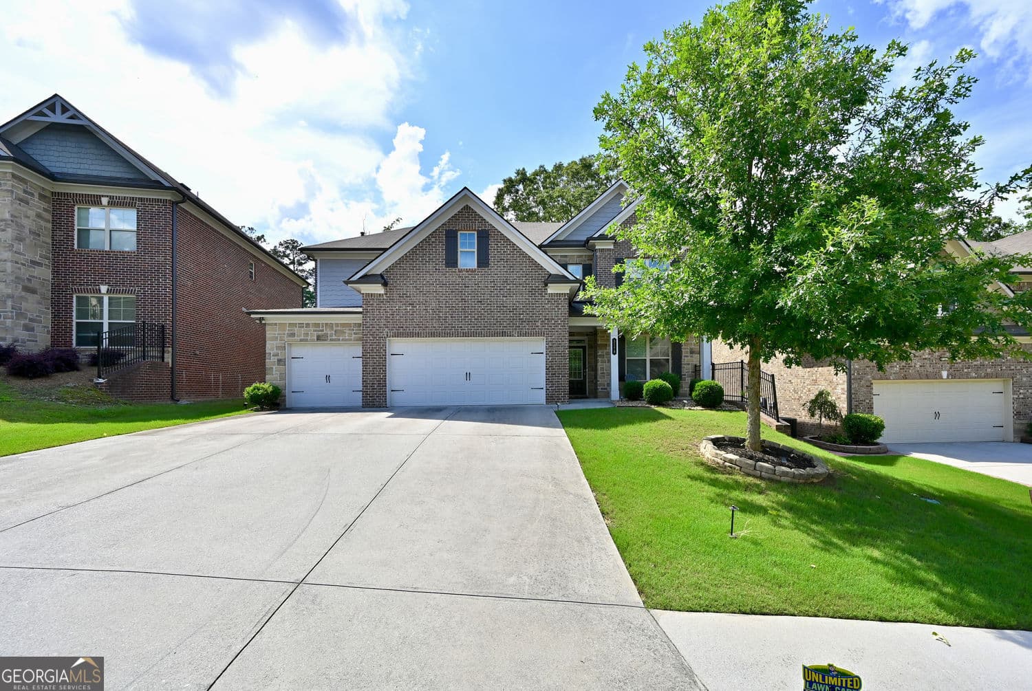 4 bedroom, 3 bathroom, 3,640 sq ft single family residence for sale at 3178 Ivy Crossing Drive, Buford, GA 30519 — photo 3
