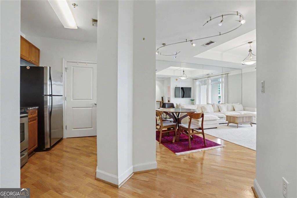 1 bedroom, 1 bathroom, 874 sq ft condominium for sale at 325 E Paces Ferry Road 1107, Atlanta, GA 30305 — photo 5