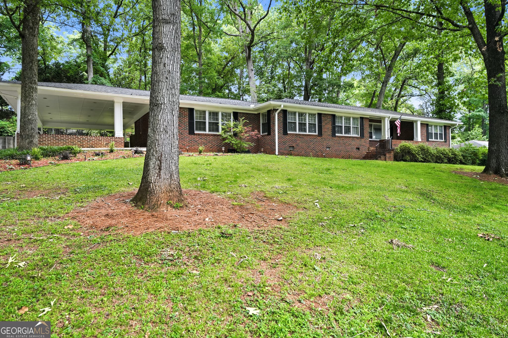 4 bedroom, 3 bathroom, 2,850 sq ft single family residence for sale at 3240 N Druid Hills Road, Decatur, GA 30033 — photo 2