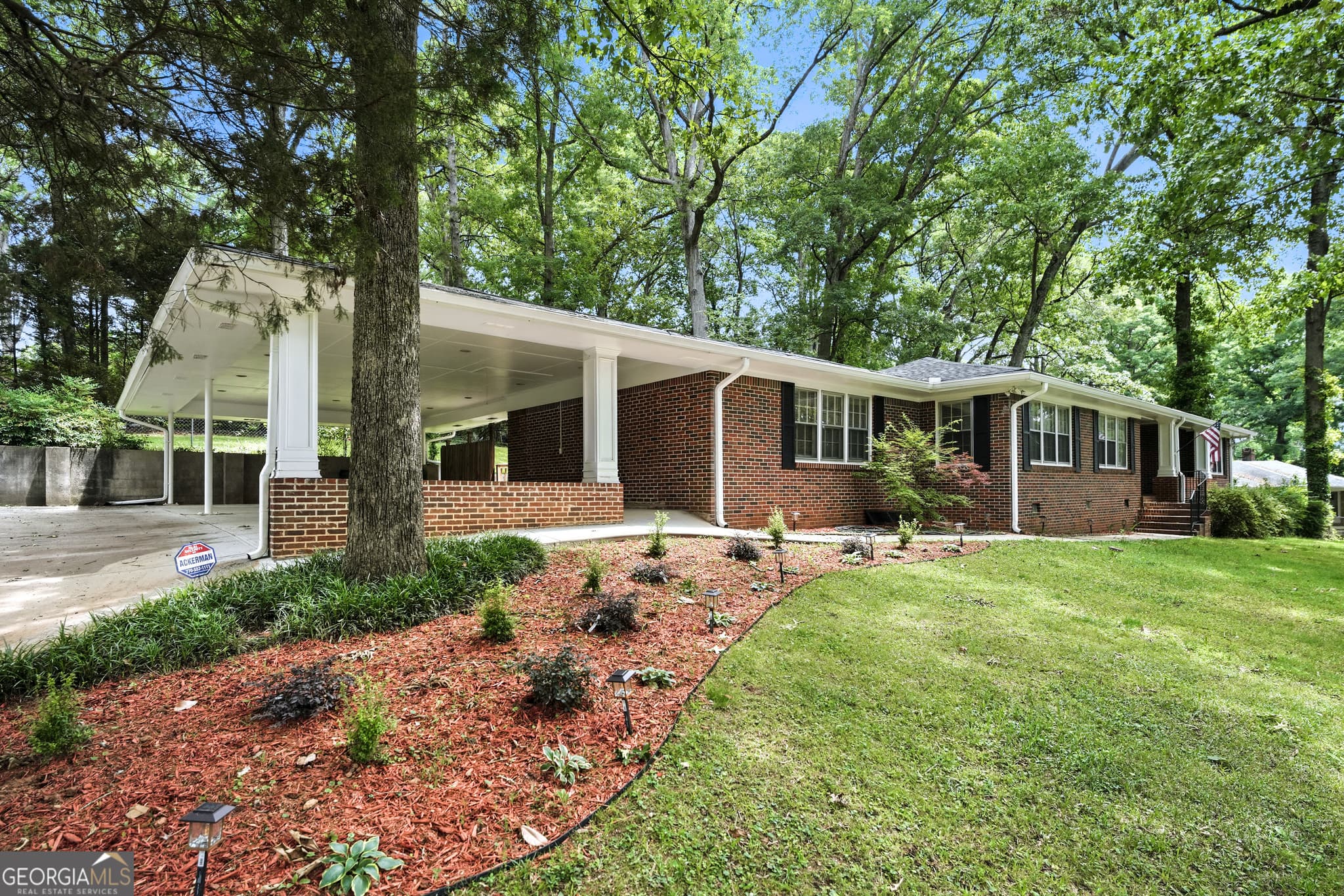 4 bedroom, 3 bathroom, 2,850 sq ft single family residence for sale at 3240 N Druid Hills Road, Decatur, GA 30033 — photo 3