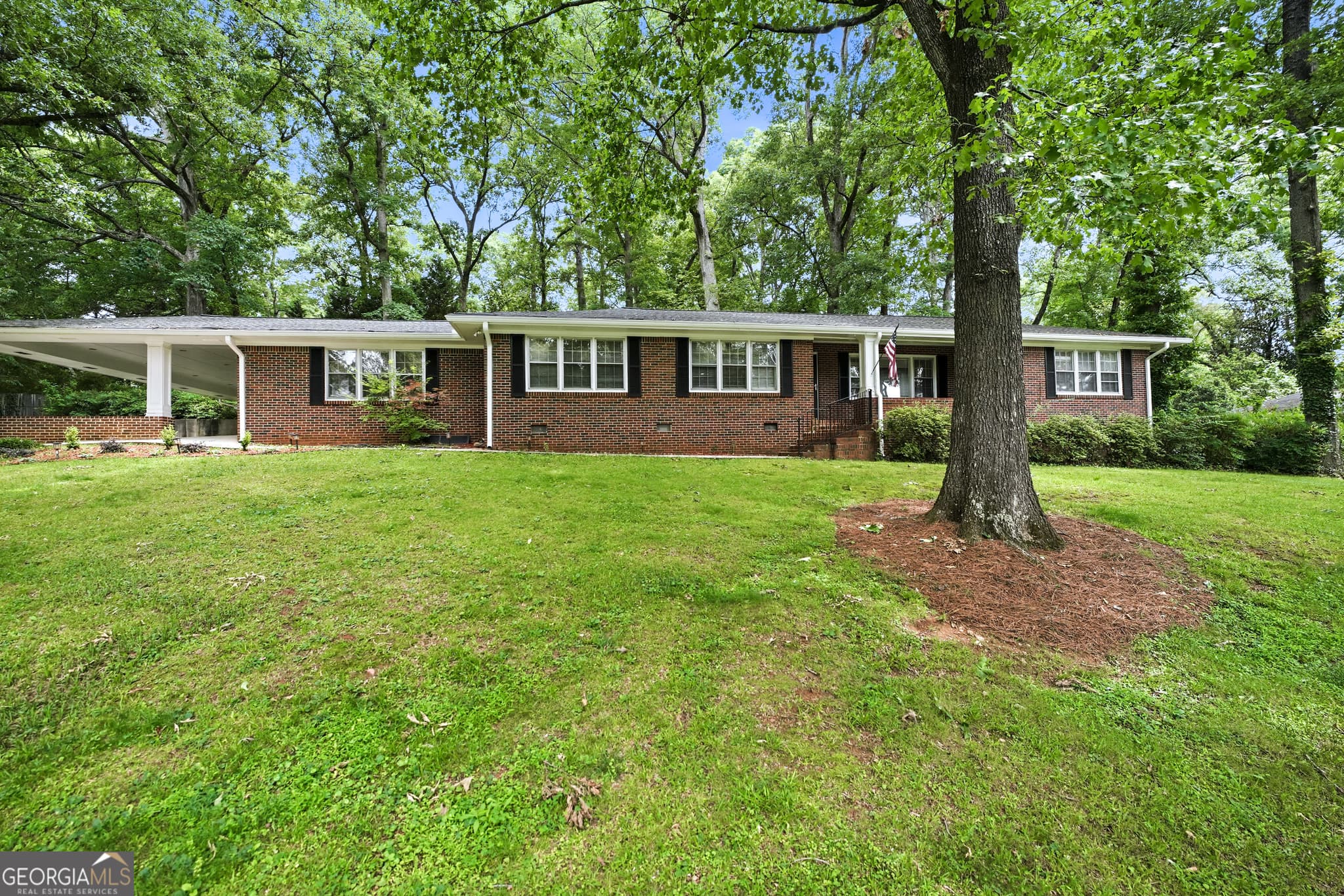 4 bedroom, 3 bathroom, 2,850 sq ft single family residence for sale at 3240 N Druid Hills Road, Decatur, GA 30033 — photo 4