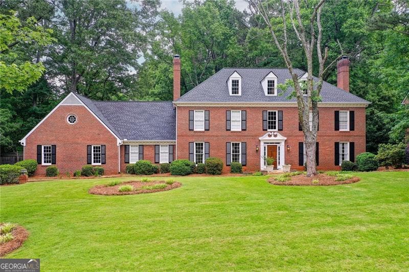 6 bedroom, 5 bathroom, 4,461 sq ft single family residence sold at 625 River Chase Point, Atlanta, GA 30328