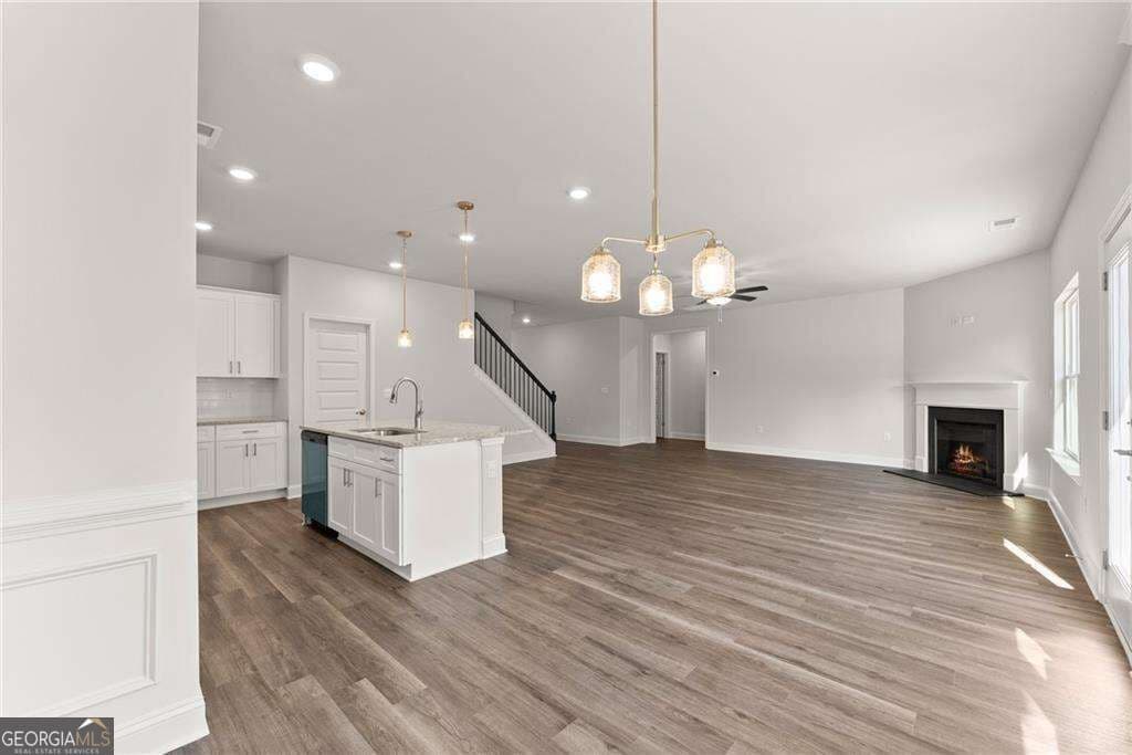5 bedroom, 4 bathroom, 3,900 sq ft single family residence for sale at 111 HALLOWED Drive, Commerce, GA 30530 — photo 6