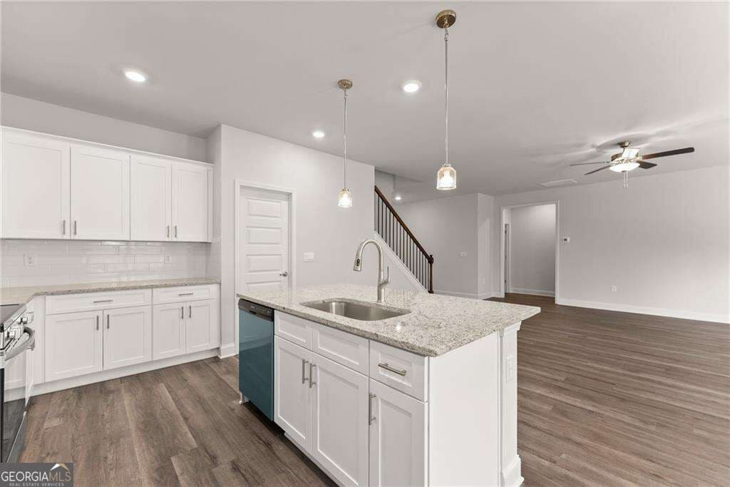5 bedroom, 4 bathroom, 3,900 sq ft single family residence for sale at 111 HALLOWED Drive, Commerce, GA 30530 — photo 7