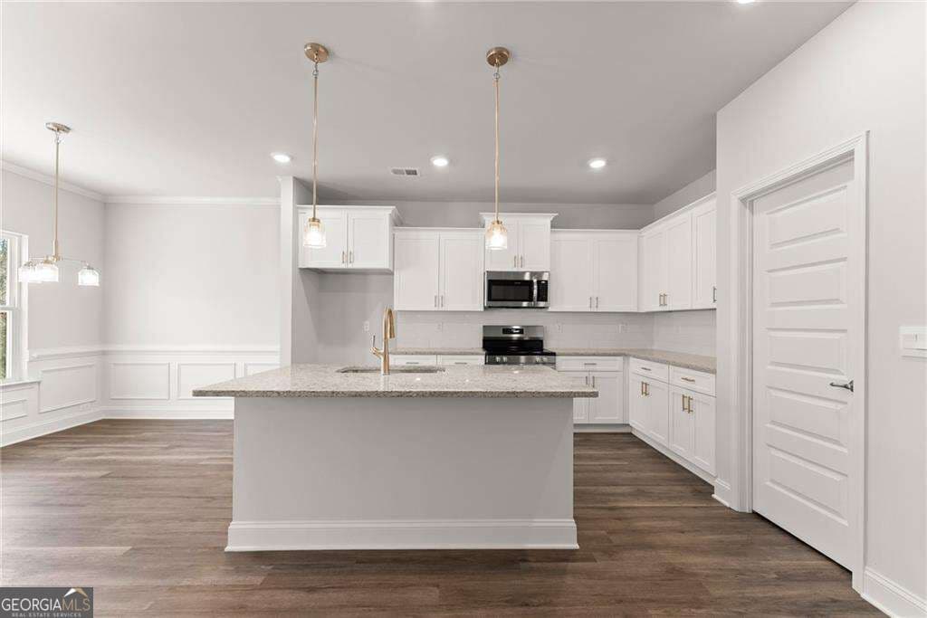 5 bedroom, 4 bathroom, 3,900 sq ft single family residence for sale at 111 HALLOWED Drive, Commerce, GA 30530 — photo 8