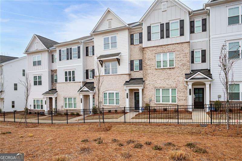 3 bedroom, 3.5 bathroom townhouse for sale at 3322 Cranston Lane, Kennesaw, GA 30144 — photo 3