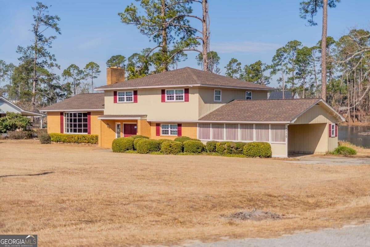 4 bedroom, 3 bathroom, 2,852 sq ft single family residence for sale at 1729 W Forest Drive, Douglas, GA 31533 — photo 2