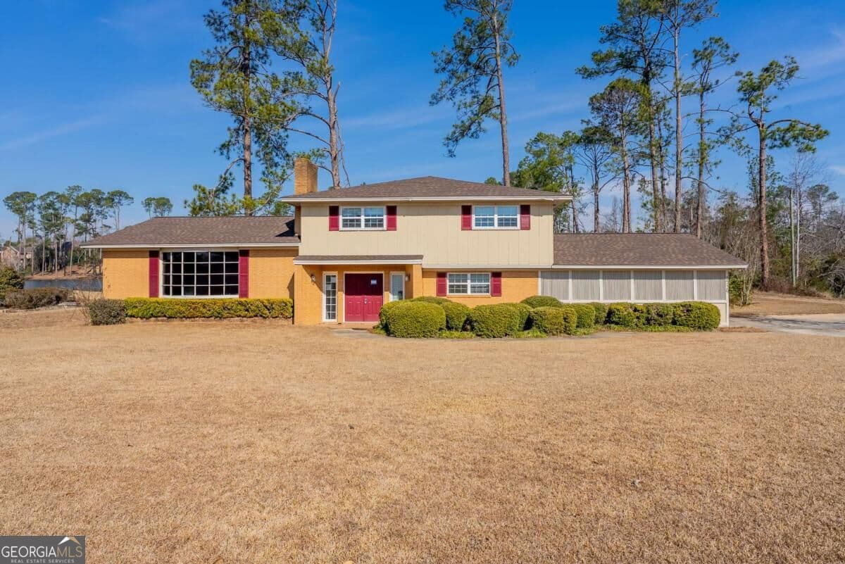 4 bedroom, 3 bathroom, 2,852 sq ft single family residence for sale at 1729 W Forest Drive, Douglas, GA 31533