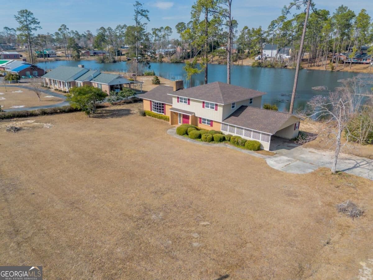 4 bedroom, 3 bathroom, 2,852 sq ft single family residence for sale at 1729 W Forest Drive, Douglas, GA 31533 — photo 5