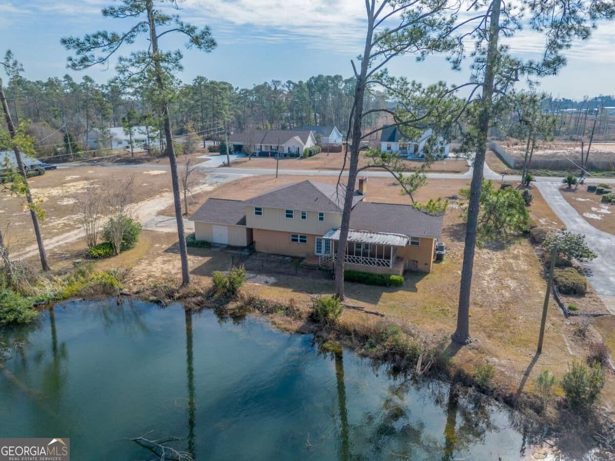 4 bedroom, 3 bathroom, 2,852 sq ft single family residence for sale at 1729 W Forest Drive, Douglas, GA 31533 — photo 8