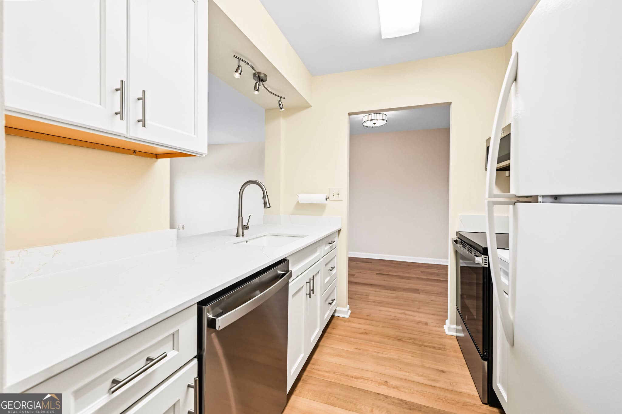 1 bedroom, 1 bathroom, 757 sq ft condominium for rent at 300 Johnson Ferry Road B1007, Atlanta, GA 30328 for $1,750 a month — photo 5