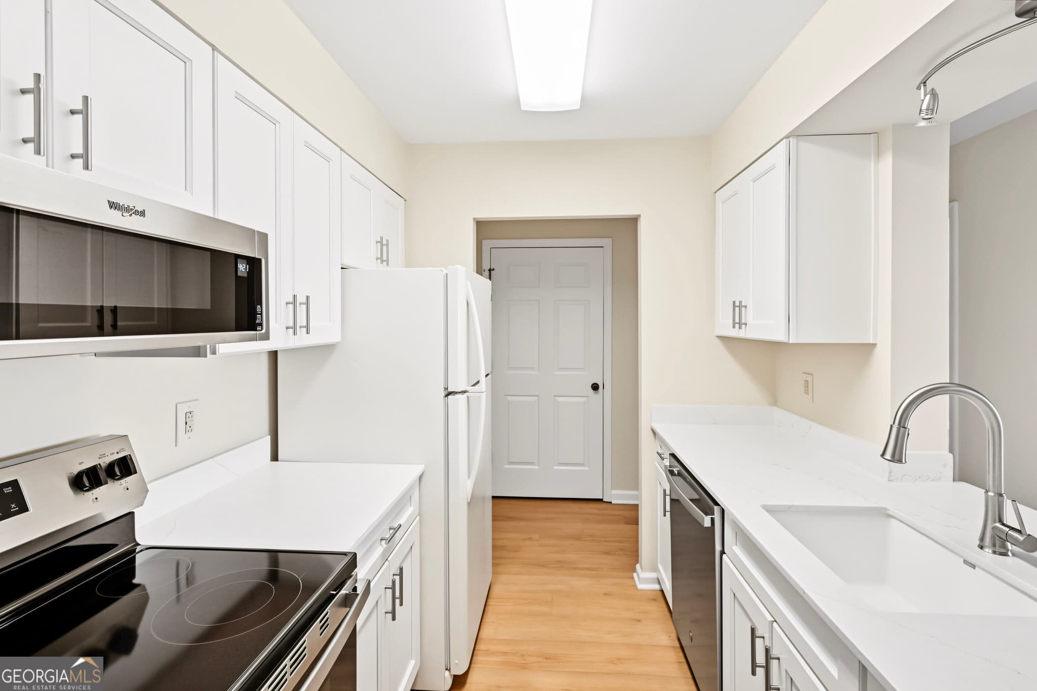 1 bedroom, 1 bathroom, 757 sq ft condominium for rent at 300 Johnson Ferry Road B1007, Atlanta, GA 30328 for $1,750 a month — photo 4