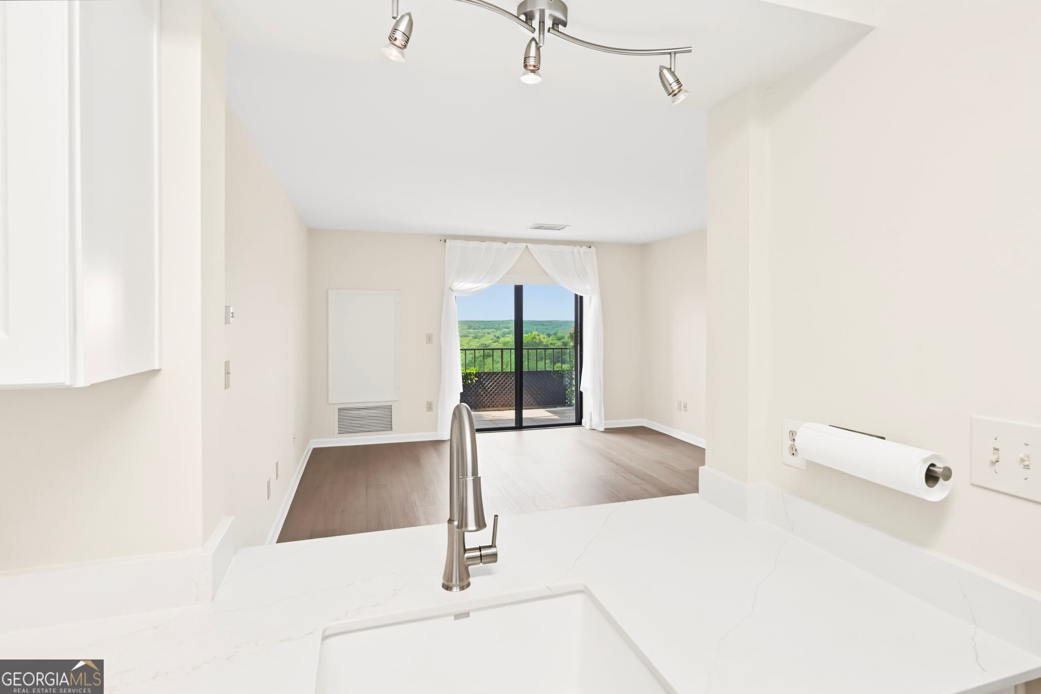 1 bedroom, 1 bathroom, 757 sq ft condominium for rent at 300 Johnson Ferry Road B1007, Atlanta, GA 30328 for $1,750 a month — photo 8