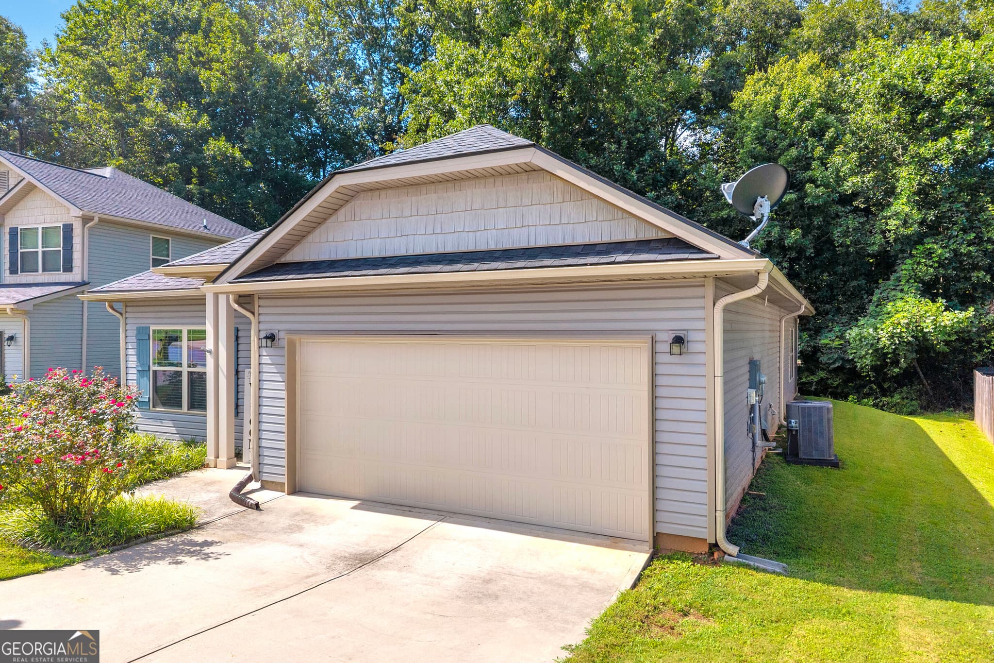 3 bedroom, 2 bathroom, 1,450 sq ft single family residence for sale at 456 Highland Pointe Drive, Alto, GA 30510 — photo 2