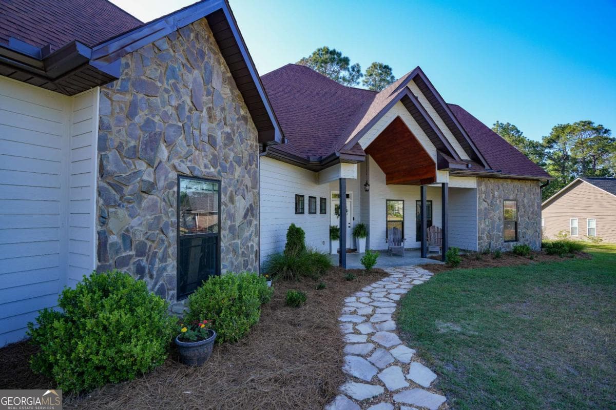3 bedroom, 2.5 bathroom, 2,479 sq ft single family residence for sale at 904 W Grossman Drive, Vidalia, GA 30474 — photo 2